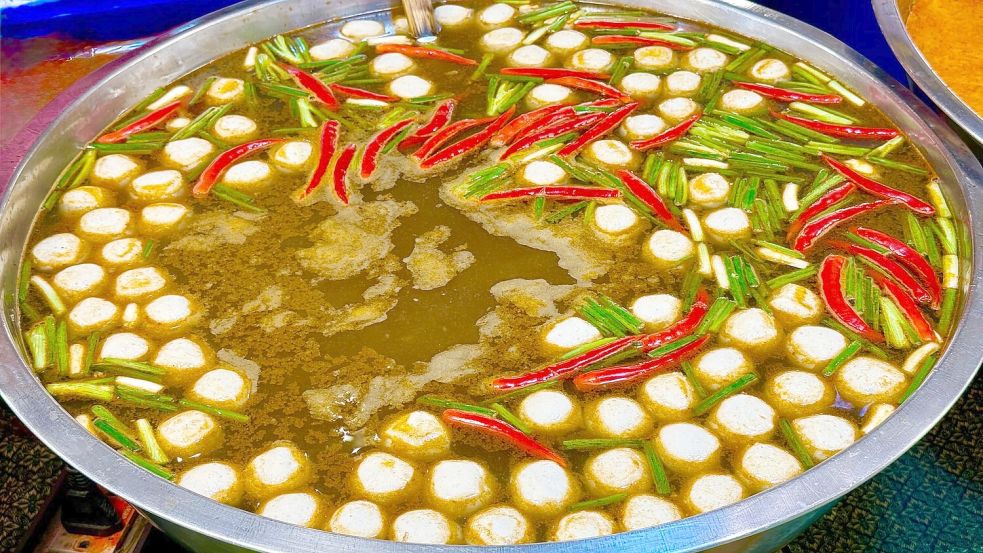 Die Thais mögen es schon am Morgen scharf. Foto: Carola Frentzen/dpa
