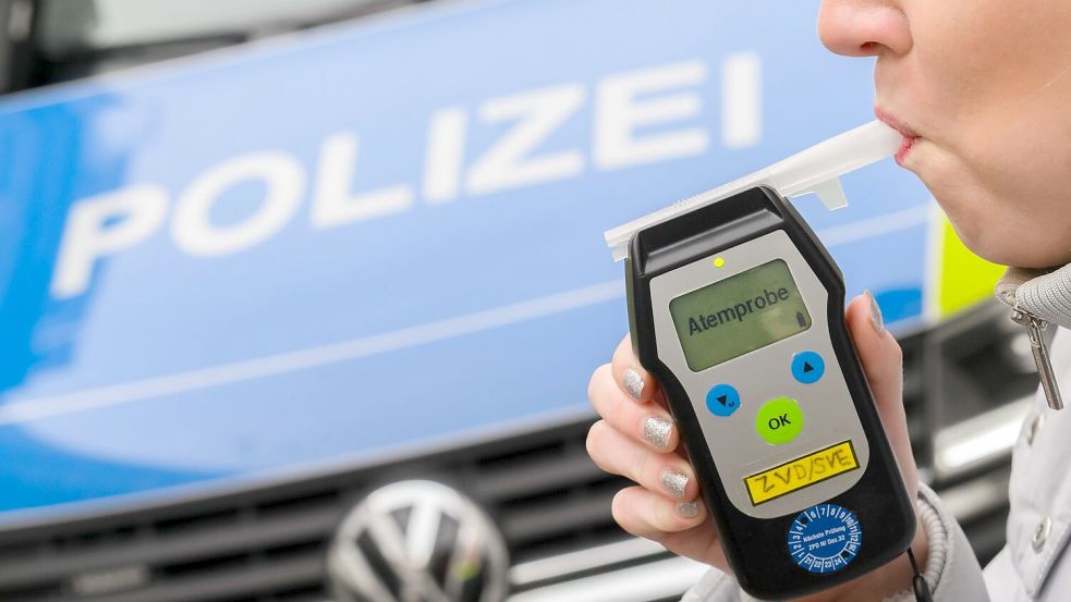 Auffälliger Alkoholkonsum blieb 2025 die häufigste Ursache für eine MPU. (Symbolbild) Foto: Julian Stratenschulte/dpa