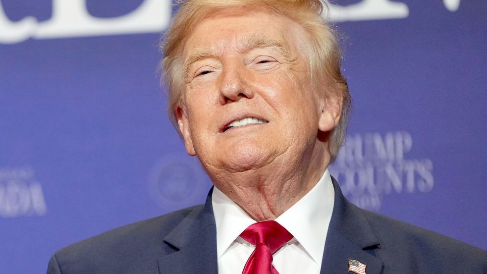 Engpässe im US-Militär bei Waffen und Munition als Folge des Iran-Kriegs? US-Präsident Donald Trump weist diese Bericht zurück und droht allen, die das behaupten, mit langen Haftstrafen. Foto: Mark Schiefelbein