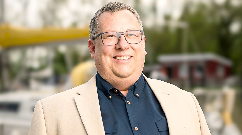 Lars Padeken ist einer von vier Kandidaten, die sich in Jemgum für das Bürgermeisteramt bewerben. Foto: Thorsten Wachten