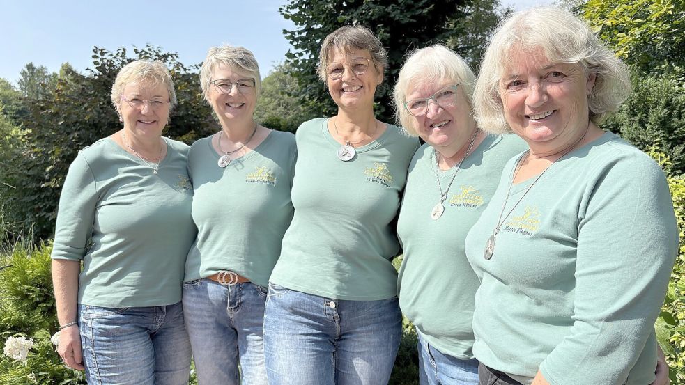 Der Vorstand der Landfrauen Aurich und Umgebung: Elke Kruse (3. Vorsitzende), Charlotte Habben (2. Vorsitzende), Elfriede Dirksen-Harms (1. Vorsitzende), Gerda Hippen (Kassenwartin) und Magret Fleßner (Schriftführerin) (von links nach rechts). Foto: Mieke Matthes
