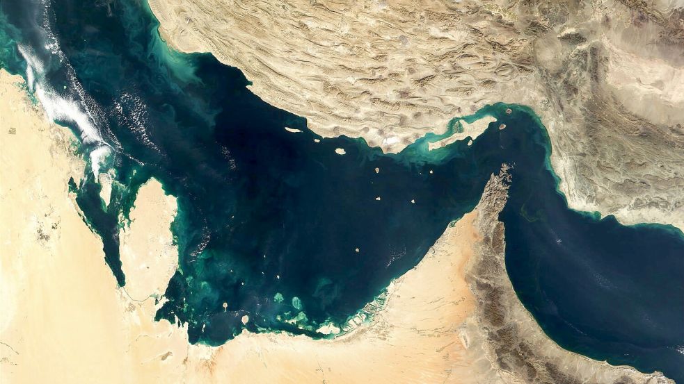 Der Iran steht angeblich kurz vor einer Einigung mit dem Oman über die Straße von Hormus. (Archivbild) Foto: -/The Visible Earth/NASA/dpa