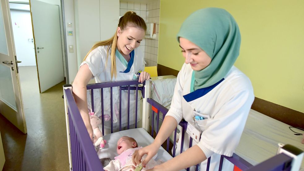 Ein Bild aus dem Jahr 2020, als die Ausbildung für Kinder- und Jugendkrankenpflege abgeschafft wurde. Foto: Imago / Jörg Schimmel