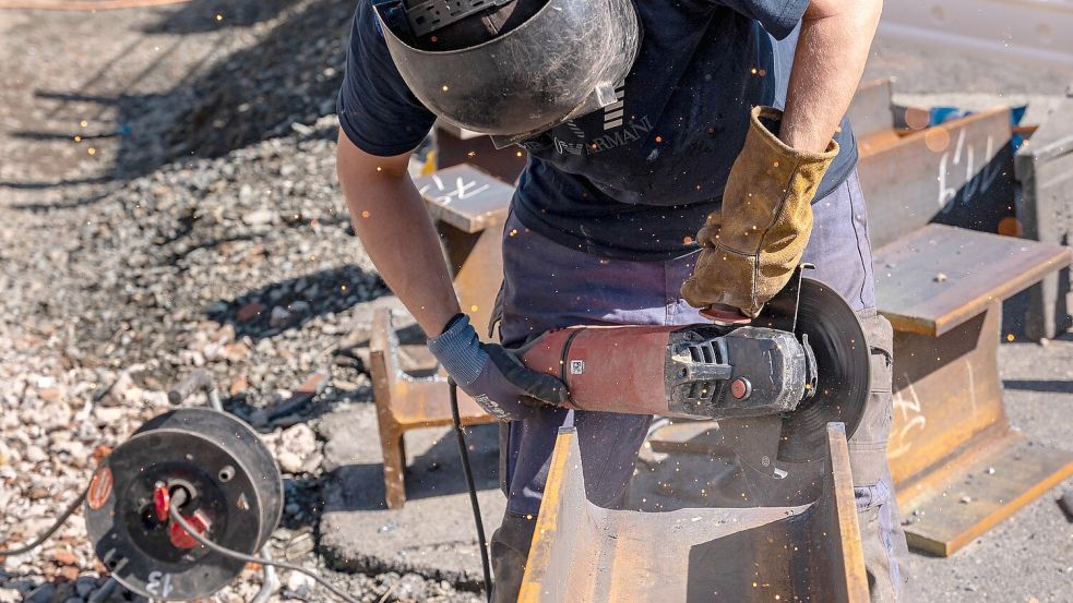 Schwerarbeitspension: In Österreich gelten etwa Arbeiten unter starker Hitze oder schwere körperliche Arbeit als belastende Berufstätigkeiten. Foto: IMAGO/Thorsten Wagner