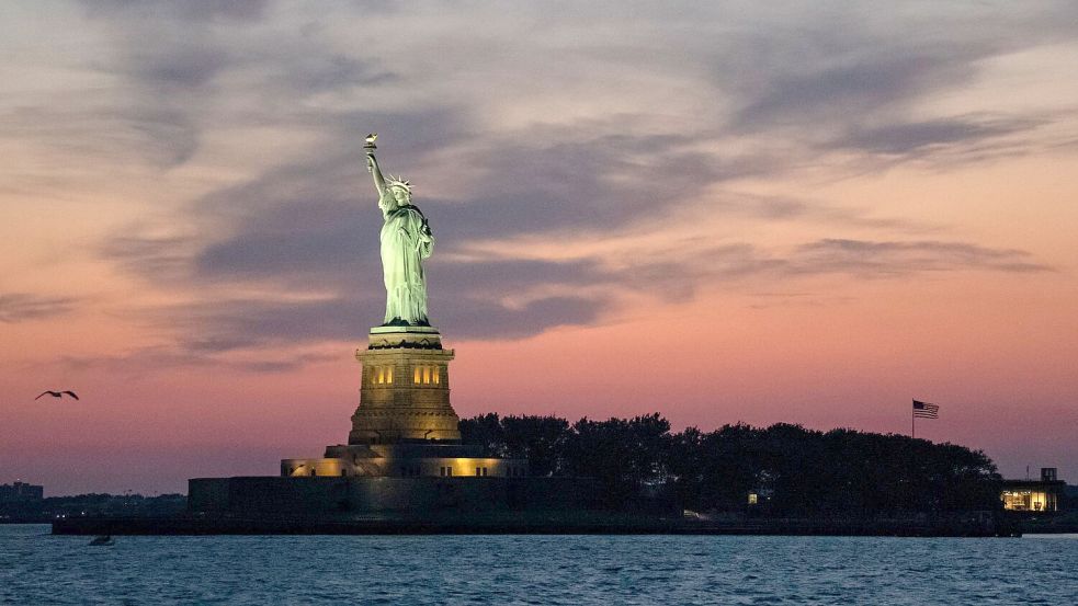 Unglück im New Yorker Hafen: Frau und Kind sterben, nachdem ihr Boot kentert. (Archivbild) Foto: Kostas Lymperopoulos