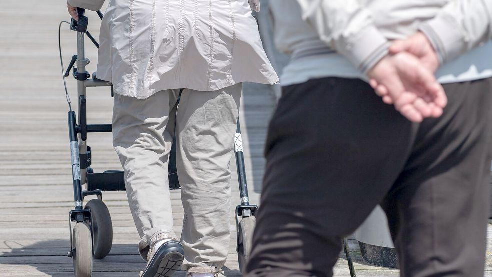 Die Abschaffung der „Rente mit 63“ - die faktisch derzeit ohnehin erst mit 64,5 Jahren verfügbar ist - gehört zum umfassenden Gesamtkonzept einer Rentenkommission. (Symbolbild) Foto: Stefan Sauer
