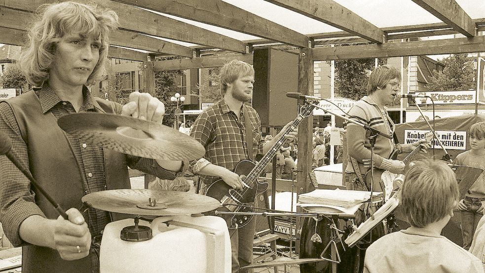 Die Kultband vergangener Stadtfestjahre: Die Bisch-Basch-Band sorgte regelmäßig für „Ausnahmezustand“ auf Aurichs riesiger Innenstadt-Fete. Foto: Archiv ON/Theesfeld
