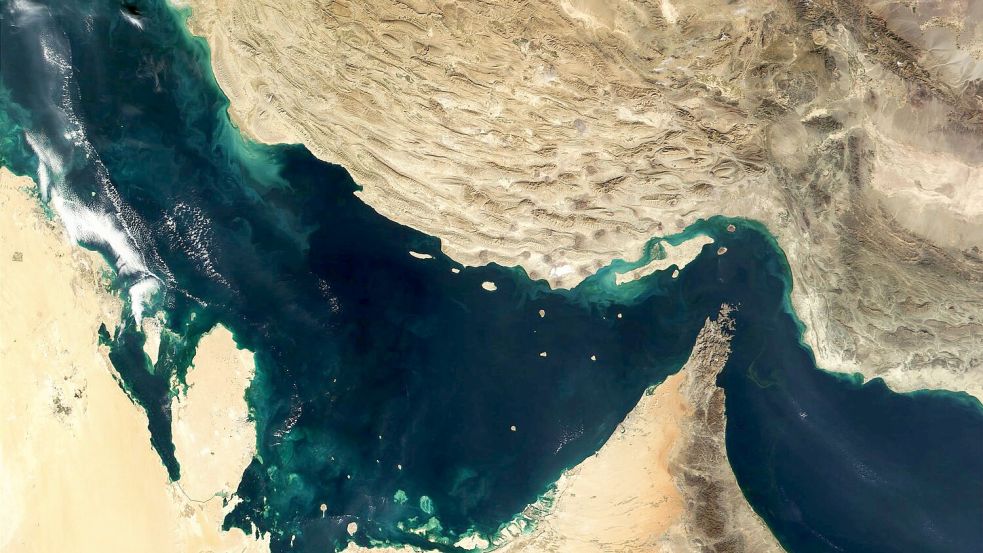 Im Streit um die Straße von Hormus stehen der Iran und Oman angeblich kurz vor einer Einigung. (Archivbild) Foto: -/The Visible Earth/NASA/dpa