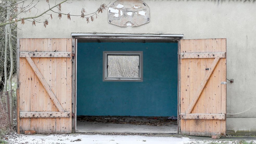 Die Garage bleibt leer: Wer auf falsche Auto-Inserate reinfällt, bekommt kein Fahrzeug - aber auch kein Geld zurück. (Symbolbild) Foto: Jan Woitas