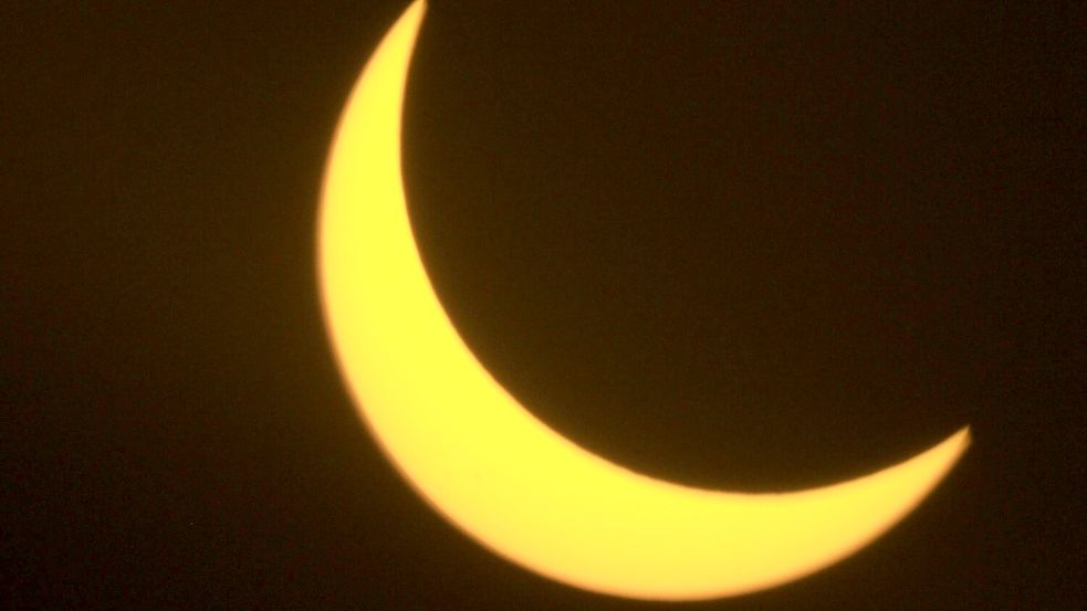 Am Abend des 12. August ist eine partielle Sonnenfinsternis zu beobachten. In der Region Osnabrück werden etwa 87 Prozent der Sonne vom Mond verdeckt sein. Foto: Andreas Hänel