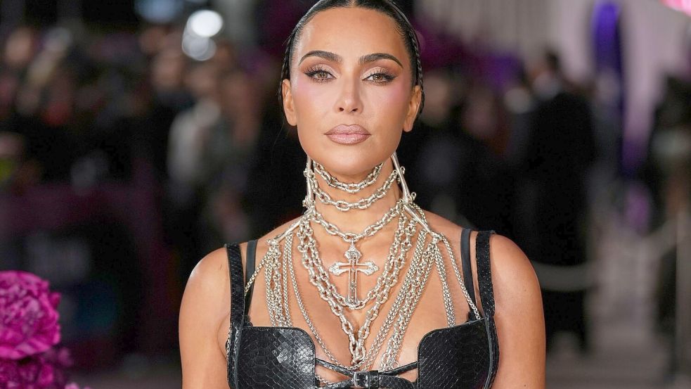 Auf einem Grundstück der Unternehmerin Kim Kardashian wurde ein mutmaßlicher Einbrecher festgenommen. (Archivbild) Foto: Scott A Garfitt/Invision/dpa