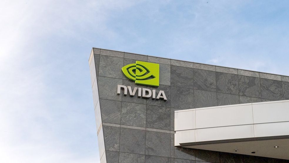 Nvidia profitiert vom KI-Boom, weil Chipsysteme des Konzerns die Hauptrolle in Rechenzentren für Künstliche Intelligenz spielen. (Archivbild) Foto: Andrej Sokolow