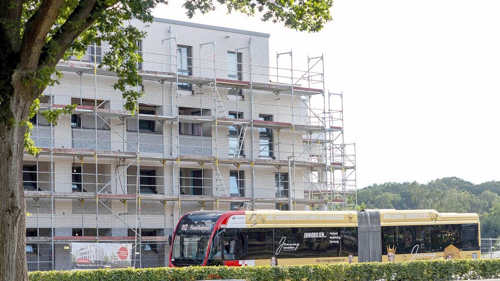 Eines der Instrumente gegen den Mangel an bezahlbaren Wohnungen in Osnabrück ist die städtische Wohnungsgesellschaft Wio, die hier im Landwehrviertel Mehrfamilienhäuser mit Sozialwohnungen baut. Foto: Tobias Saalschmidt