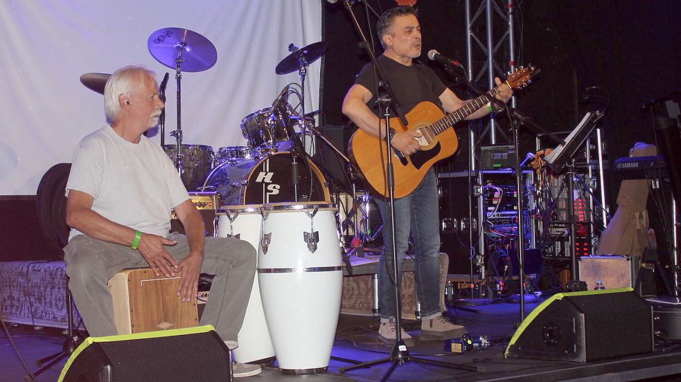 Die Formation La Cumbre mit Manni Dirks (links) und Marcelo Lorio. In dieser Band hatte auch der Verstorbene lange Zeit mitgespielt. Foto: Günter Niet