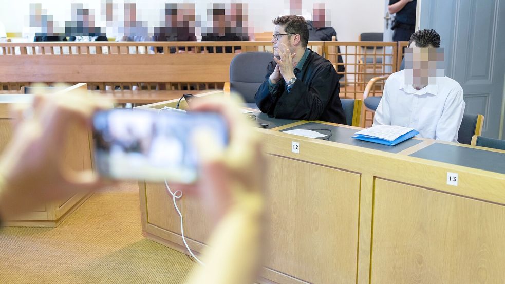 Der 38-Jährige am ersten Prozesstag in der vergangenen Woche mit seinem Verteidiger Patrick Schlicker. Foto: Michael Staudt