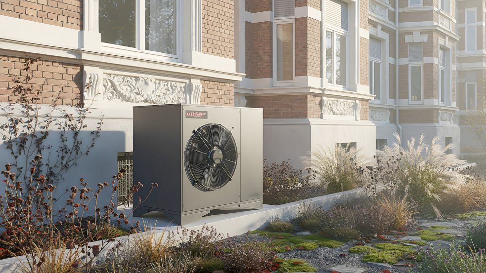 Die Technologie von Wärmepumpen kann auch im Altbau effizient eingesetzt werden. Wichtig ist jedoch, nicht allein das Gerät im Fokus zu haben, sondern Wärmeerzeugung und Wärmeabgabe sinnvoll aufeinander abzustimmen. Mit Niedrigtemperatur-Heizkörpern kann dies ohne viel Aufwand gelingen. Foto: HLC/Olymp Werk GmbH
