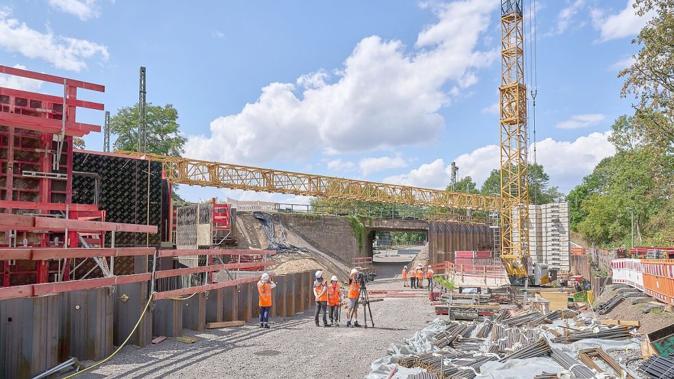 Seit Juli wird die rechte Rheinstrecke zwischen Troisdorf nahe Köln und Wiesbaden saniert, die Bauarbeiten sollen noch bis Dezember laufen. Foto: Sascha Ditscher