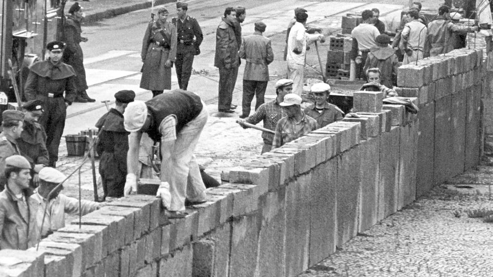 Am frühen Morgen des 13. August 1961 begann der Mauerbau. (Archivbild) Foto: UPI/dpa
