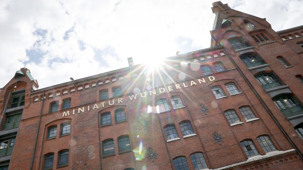In der Hamburger Speicherstadt ist das Miniatur Wunderland seit vielen Jahren ein Touristenmagnet. Foto: Christian Charisius