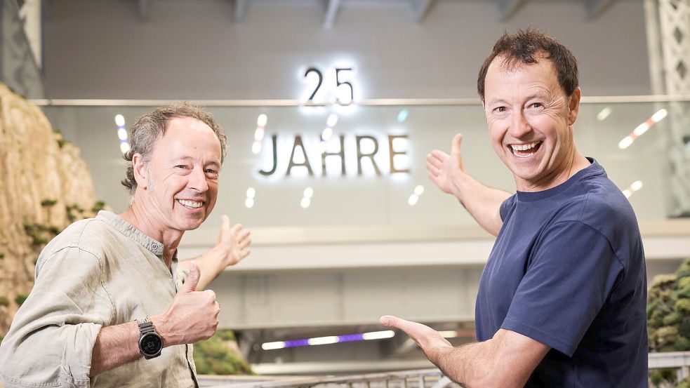 Die Brüder Gerrit und Frederik Braun und ihr Team haben nur sich mit der größten Modelleisenbahnanlage der Welt einen Traum erfüllt. Foto: Christian Charisius