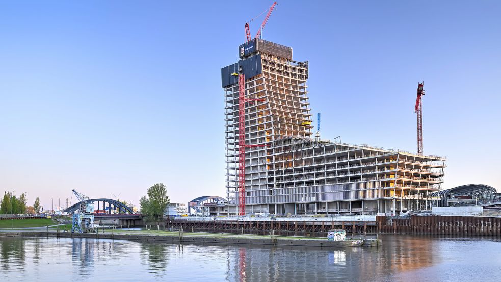 Das Prestigeprojekt des gefallenen Immobilienmoguls René Benko liegt seit fast drei Jahren auf Eis, jetzt versucht die Stadt ihr Glück. Foto: IMAGO / Christian Ohde