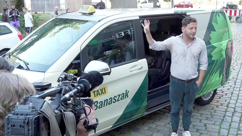 Fährt „frei von Angst und mit großer Freude“: Grünen-Chef Felix Banaszak Foto: Manuel Genolet/dpa