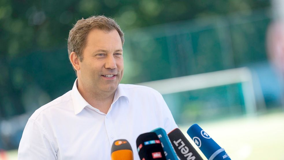 Finanzminister Klingbeil fordert von der Union Zugeständnisse bei der Gegenfinanzierung von Steuerentlastungen. Foto: Christophe Gateau