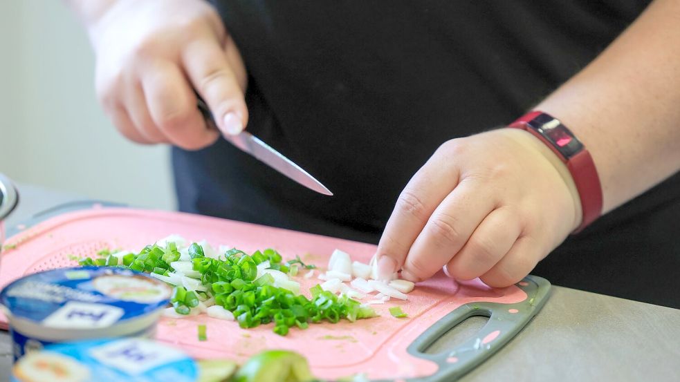 Um Gewicht zu verlieren, reicht kein Abnehmmedikament allein. Ernährung und Sport spielen eine wichtige Rolle. (Symbolbild) Foto: Jan Woitas