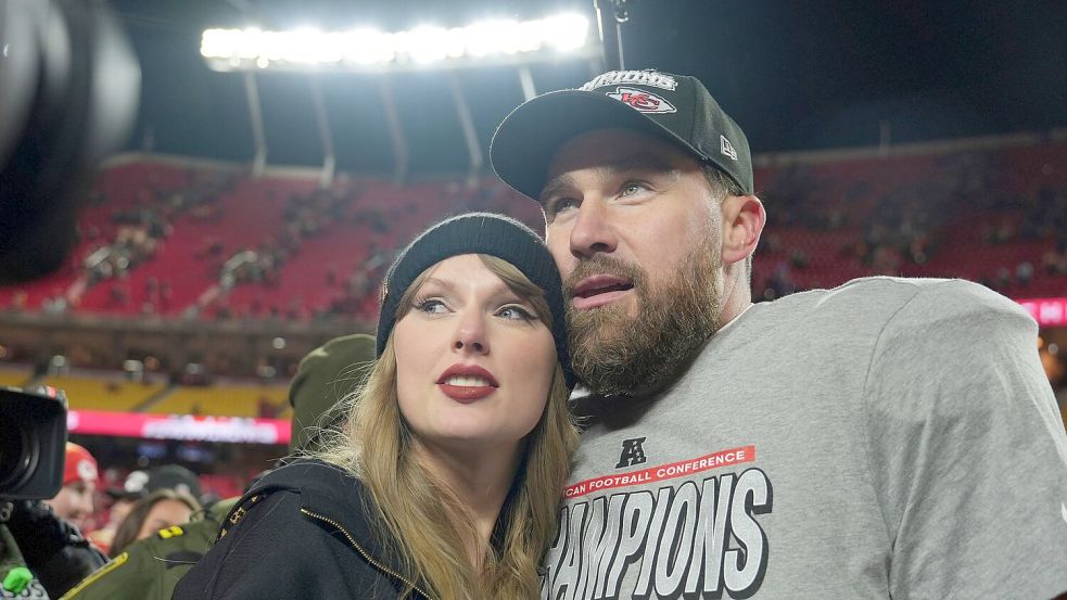 Football-Profi Travis Kelce (36) hat über seine Hochzeit mit Popstar Taylor Swift (36) gesprochen. (Archivbild) Foto: Charlie Riedel/AP/dpa