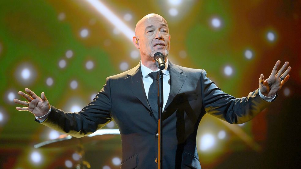 Der Graf, Frontmann der band Unheilig, ist zurück auf der Bühne – und tritt auch in Osnabrück auf: Die Band wurde als erster Headliner für das Schlossgarten Open Air 2027 angekündigt. Foto: dpa/Hendrik Schmidt