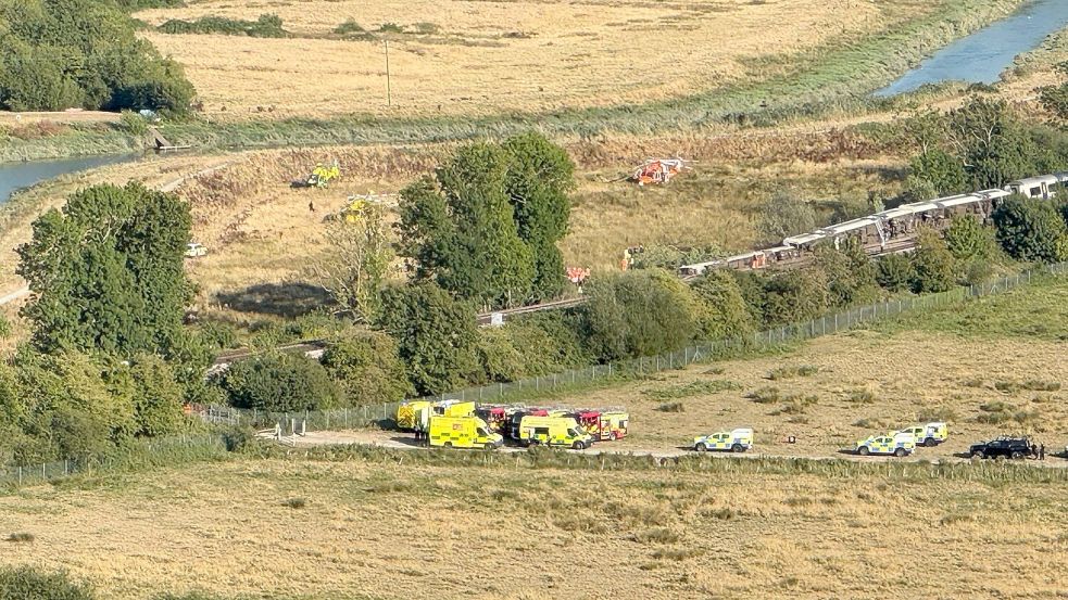 Laut der British Transport Police befinden sich Rettungskräfte und die Feuerwehr am Einsatzort. Foto: Pa