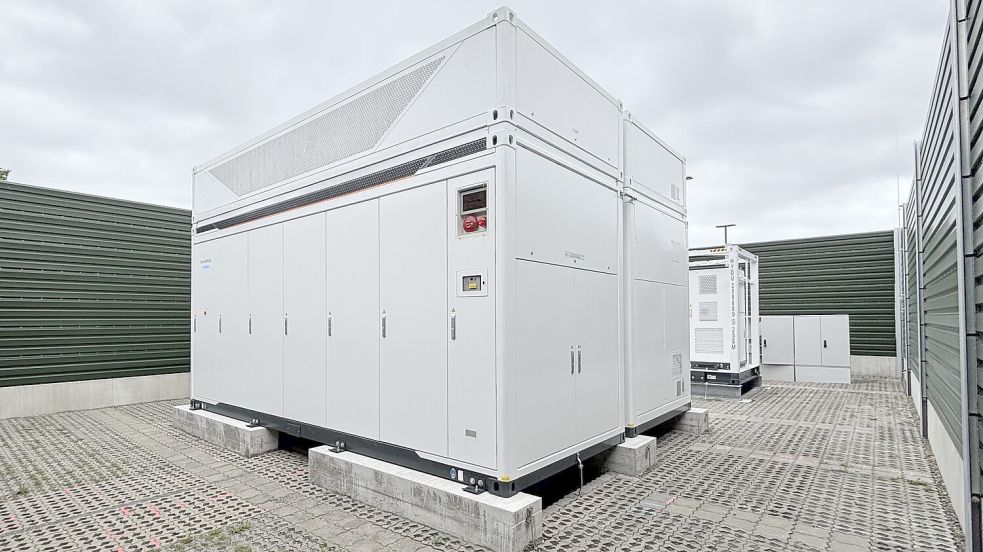 Äußerlich unspektakulär, aber wirkungsvoll: Ein Teil des neuen Batteriespeichers auf dem Gelände am Dreekamp. Foto: privat