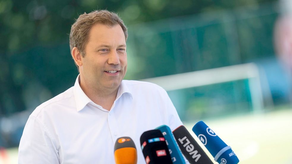 Klingbeil muss für seinen Steuerentwurf viel Kritik einstecken. (Archivbild) Foto: Christophe Gateau