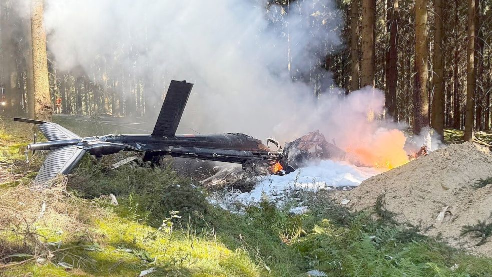 Bei dem Hubschrauberabsturz in einem Wald bei Sehmatal ist der Pilot ums Leben gekommen. Foto: Stephan Fricke
