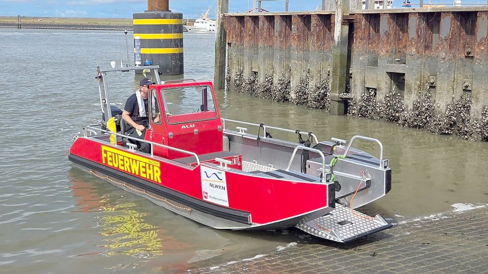 Auch Boote wurden bei der Suche eingesetzt. Foto: Ole Caspers/Feuerwehr