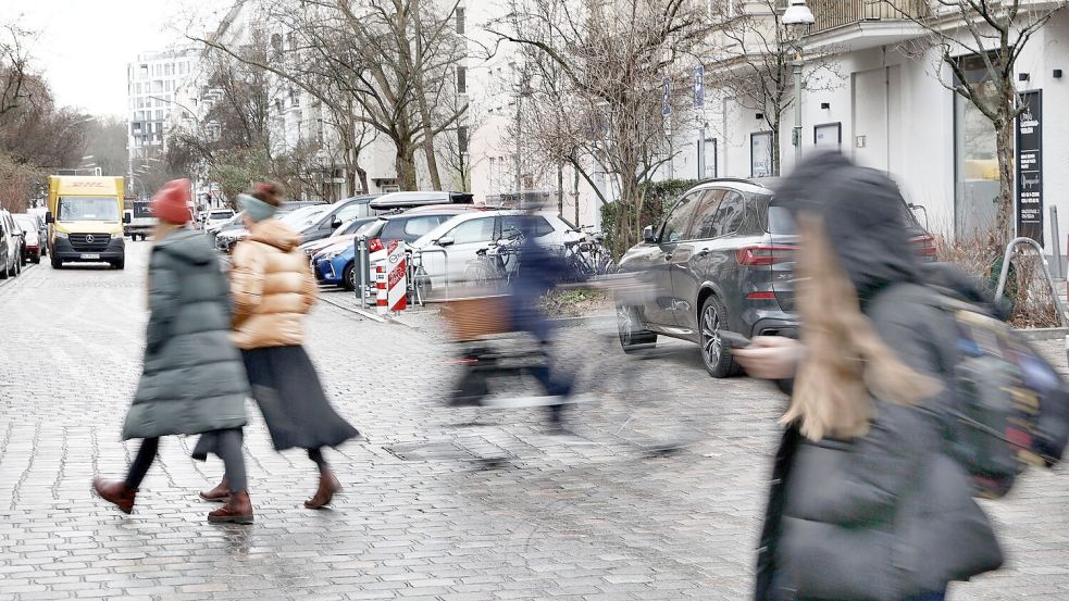 Vor 130 Jahren kam es zum weltweit ersten tödlichen Autounfall einer Fußgängerin in London. (Symbolbild) Foto: Carsten Koall