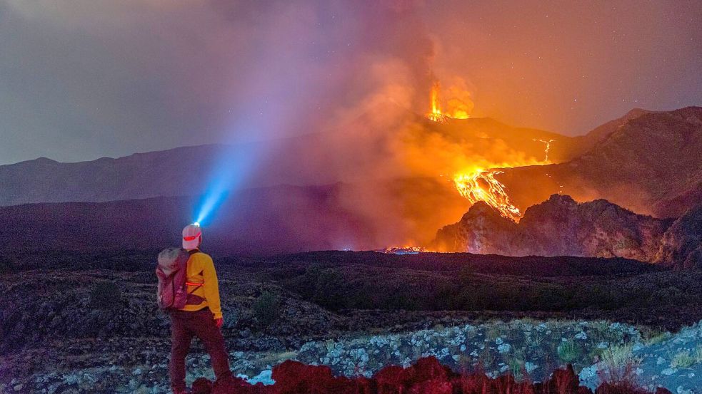 Die Lavaströme des Ätna ziehen viele Schaulustige an. Foto: Salvatore Allegra