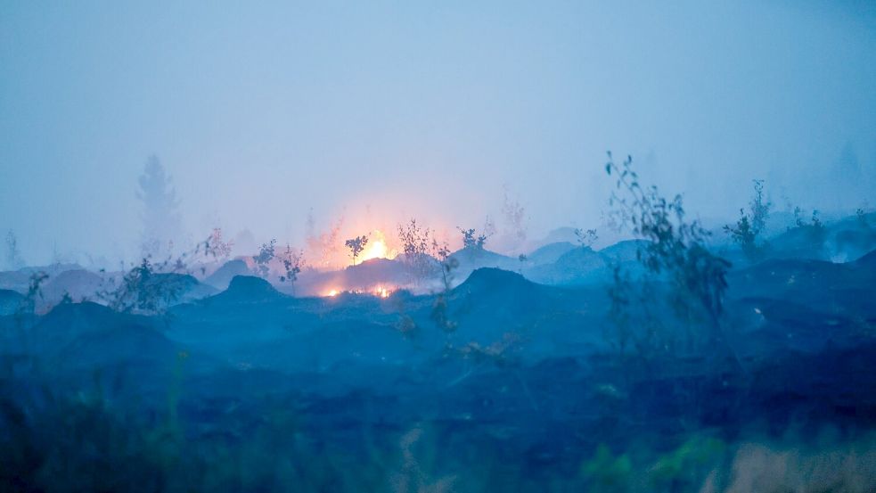 Weite Teile des Hohen Venn an der Grenze zu Deutschland sind von den Flammen betroffen. Ein Brand im Hochmoor birgt besondere Gefahren. Foto: Thomas Banneyer