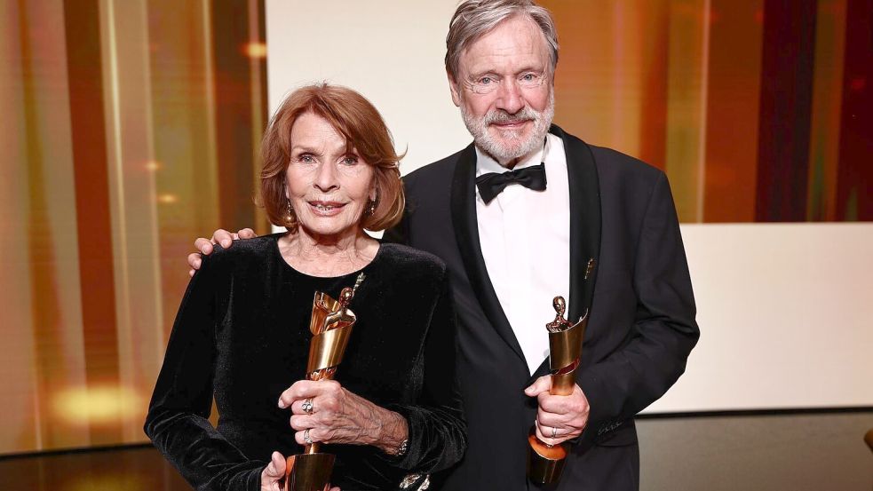 Gewannen beim Deutschen Filmpreis 2026 als Schauspieler: Senta Berger (weibliche Hauptrolle) und Michael Wittenborn (männliche Nebenrolle). (Archivbild) Foto: Christoph Soeder/dpa