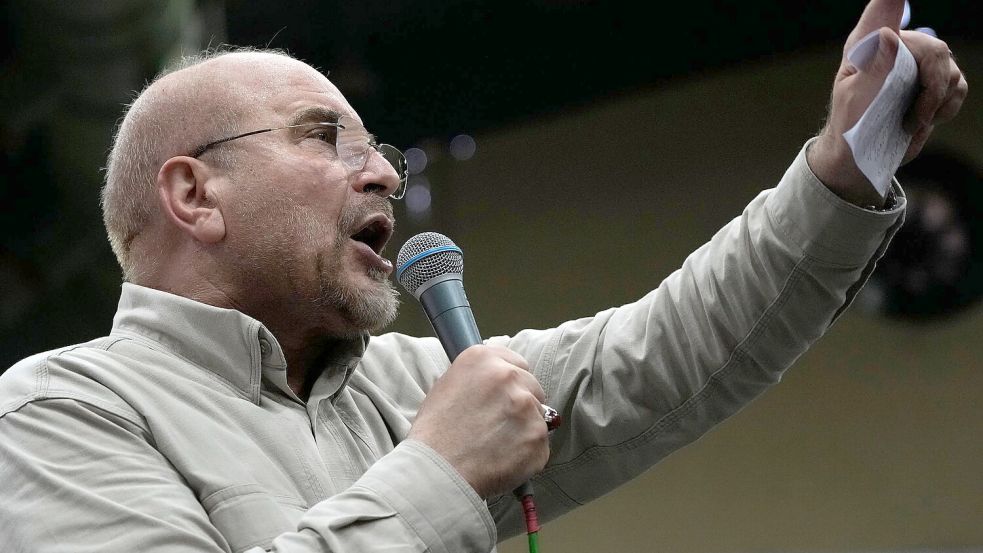 Parlamentspräsident Mohammed Baghar Ghalibaf sagte, die Straße von Hormus bleibe so lange geschlossen, wie sich die USA nicht an ihre Verpflichtungen aus der Vereinbarung hielten. (Archivbild) Foto: Vahid Salemi/AP/dpa