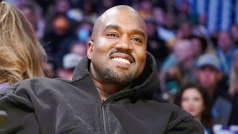 Der Rapper Ye, früher bekannt als Kanye West, plant zwei Konzerte im Oktober in der russischen Millionenmetropole St. Petersburg. (Archivbild) Foto: Ashley Landis/AP/dpa