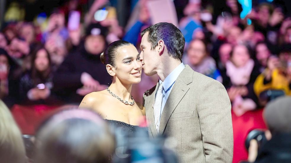 Dua Lipa und Callum Turner sind seit 2024 ein Paar. (Archivbild) Foto: Christoph Soeder/dpa