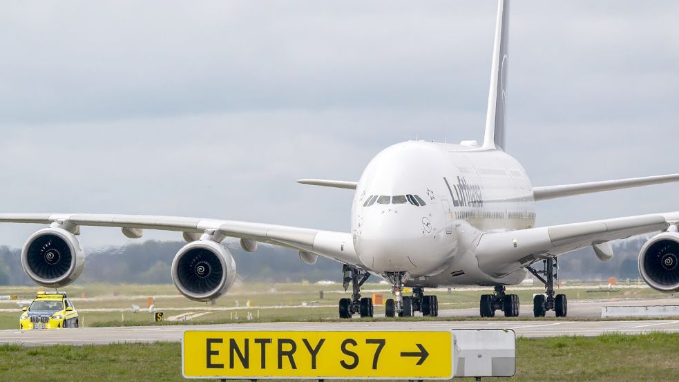 Eine frühere Landung einer Lufthansa A380 in München. (Illustration) Foto: Peter Kneffel