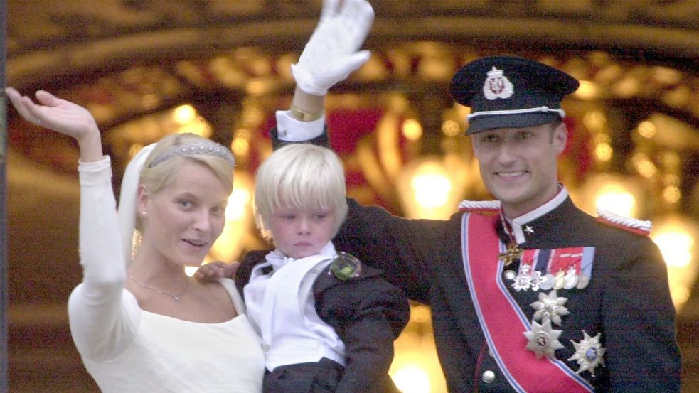 Mette-Marit brachte ihren kleinen Sohn Marius mit in die Ehe. (Archivbild) Foto: Martin Athenstädt/dpa