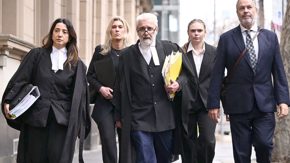Im Fall einer wegen dreifachen Mordes mit Giftpilzen zu lebenslanger Haft verurteilten Frau hat in Australien die Berufungsverhandlung begonnen. Die Anwälte (Bild) beanstanden Verfahrensfehler. Foto: Joel Carrett