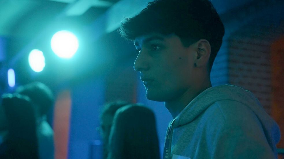 Der deutsche Dokumentarfilm Wohin mit mir? begleitet Majd und Shadfaisal. Die beiden sind 17 und leben in einer Unterkunft für unbegleitete minderjährige Geflüchtete. Sie haben es geschafft, könnte man meinen. Aber auch nach ihrer Flucht sehen sich die beiden mit ständigem Druck von der Familie, dem deutschen Asylsystem und Zukunftsängsten konfrontiert. Ernüchternd dokumentiert Marvin Menné die Ohnmacht zweier Jugendlicher gegenüber deutscher Bürokratie und familiären Ansprüchen. Foto: Drop-Out Cinema