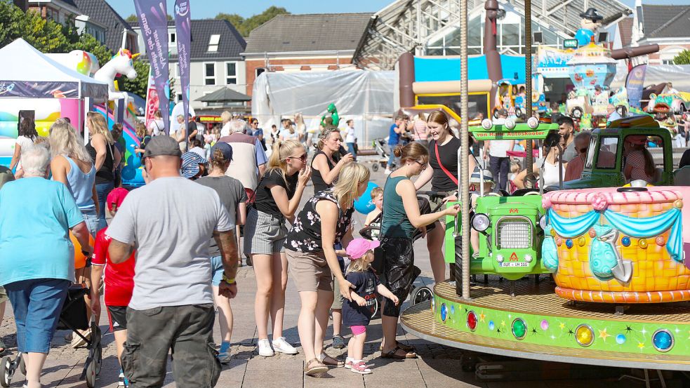 Verwandelt sich zum Kinderfest traditionell in einen XXL-Spielplatz: Der Auricher Marktplatz wird am Donnerstag, 3. September, von 12 bis 18 Uhr, wieder zu einem Eldorado für die Kleinen.