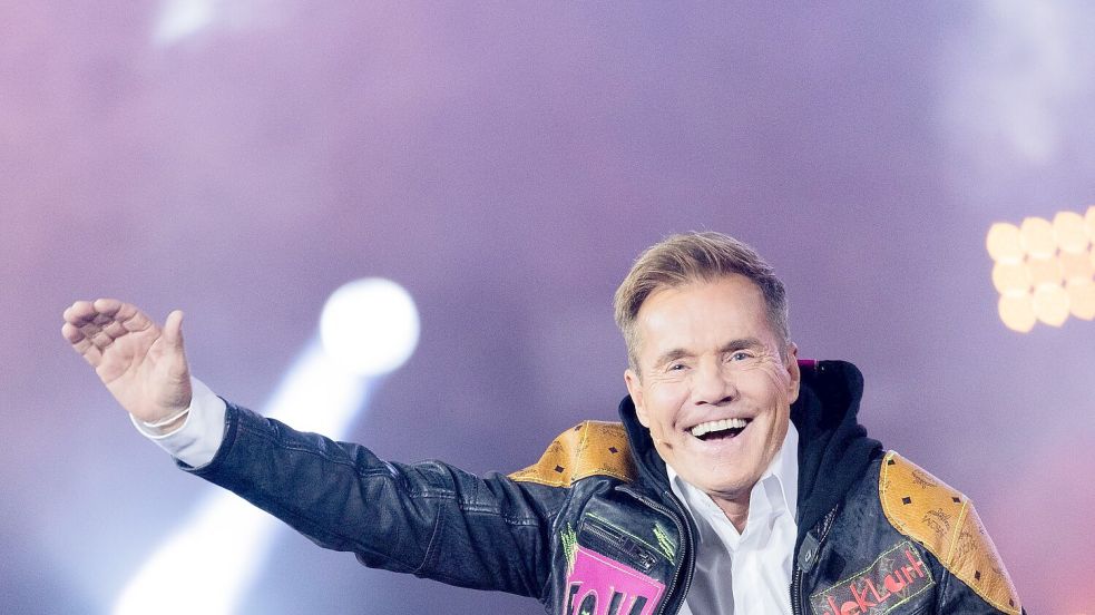 Dieter Bohlen steht am Freitag, 21. August 2026, live auf der Freilichtbühne in Wiesmoor – vorausgesetzt, seine Band ist einsatzbereit. Seit den Achtzigern gibt er in der Popwelt und nicht selten auch im Fernsehen den Ton an. Foto: Rolf Vennenbernd/dpa/Archiv