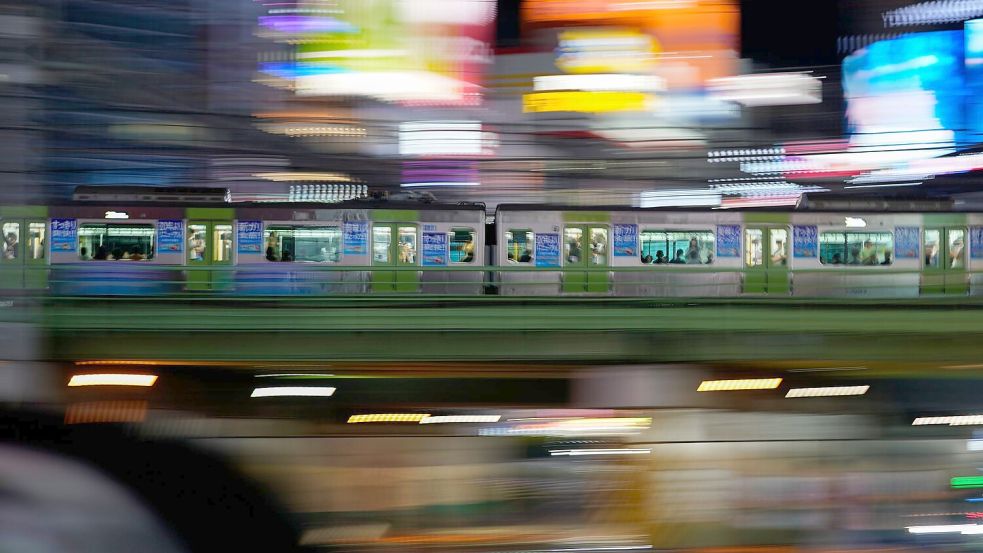 Japans Züge und Bahnhöfe sind berühmt für ihre Sicherheit und Pünktlichkeit. (Archivbild) Foto: Kiichiro Sato/AP