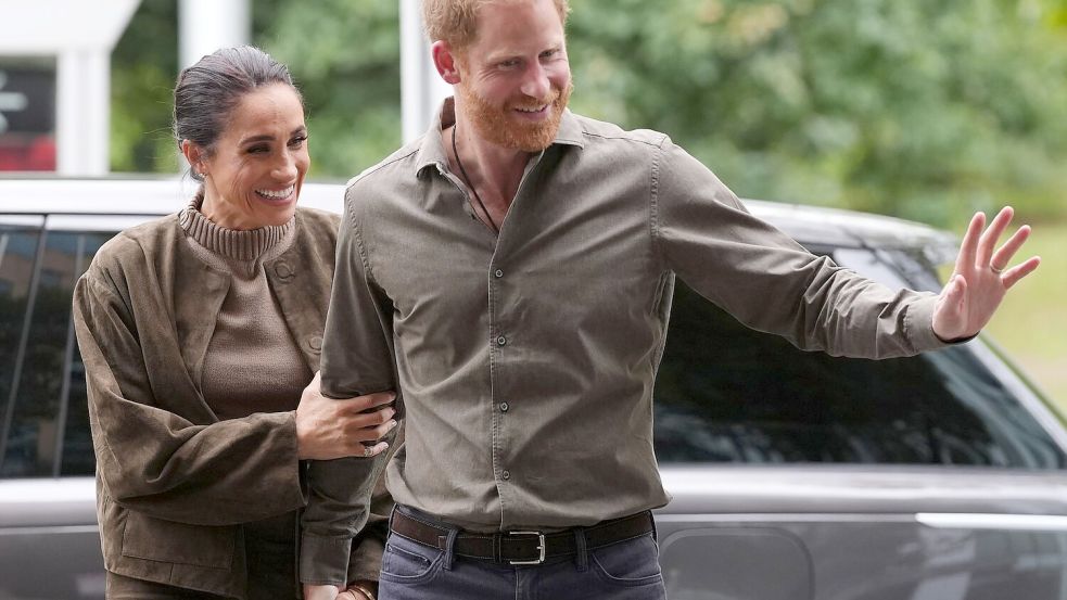 Bald wieder in Großbritannien: Harry und Meghan. (Archivbild) Foto: Jonathan Brady